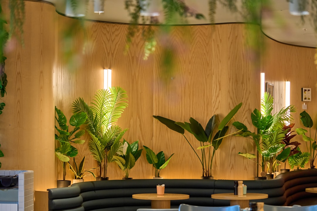 Drewno w aranżacji wnętrz – trend, który nigdy nie wychodzi z mody